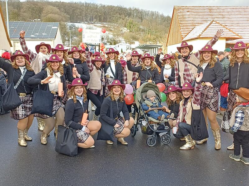 Rosenmontagszug in Aura