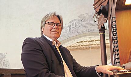 Peter Rottmann an der Orgel.Karin Rottmann-Hagen Peter Rottmann an der Orgel.Karin Rottmann-Hagen