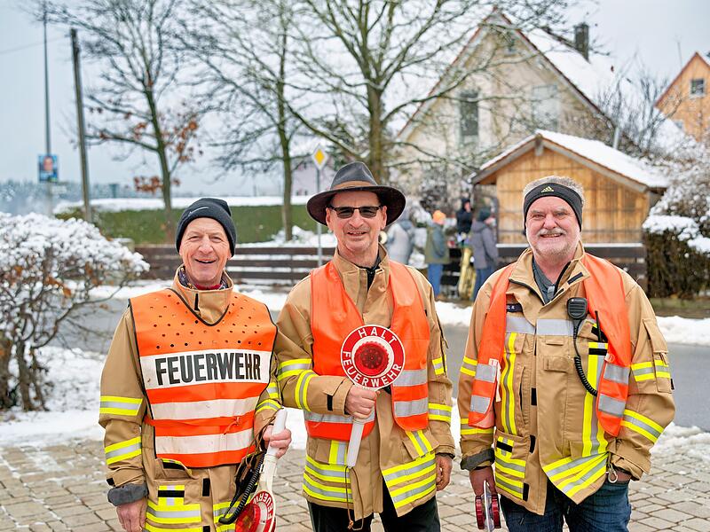 Trotz Schneefall herrschte beim Kinderfaschingsumzug in Ro&szlig;dorf eine super Stimmung.