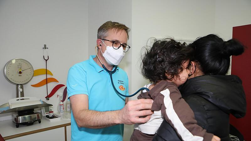 Der Forchheimer Kinderarzt Thorsten Fr&ouml;hlich ist im Dauereinsatz. Mediziner warnen, dass sich die Situation &uuml;ber die Festtage weiter verschlimmert.Forchheim & Fr&auml;nkische Schweiz
