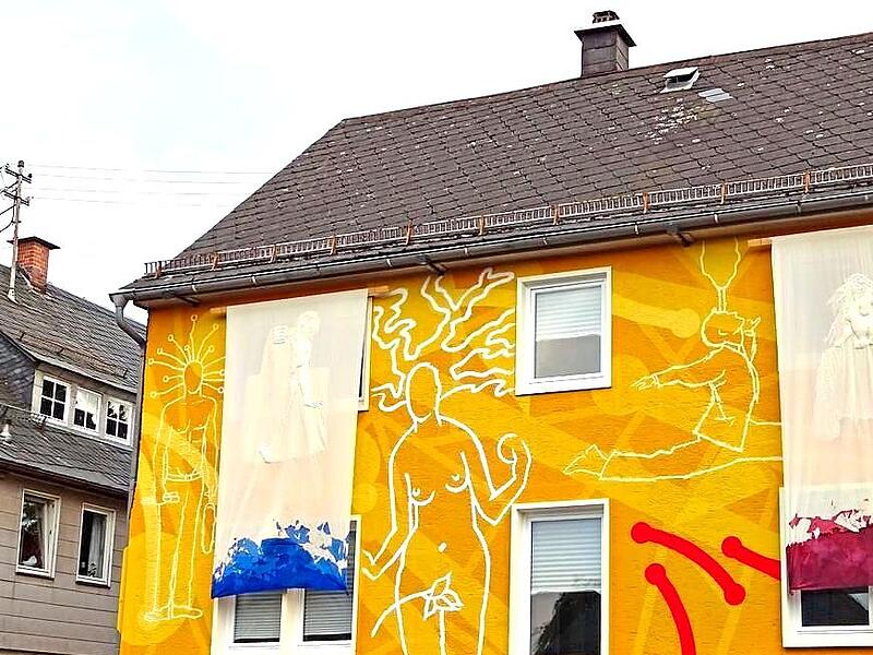 Das &bdquo;Maxhaus&ldquo;, k&uuml;nstlerisch geschm&uuml;ckt. Norbert Neugebauer