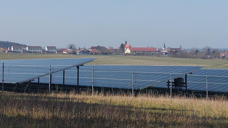 Ob denn gerade solche Installationen wie die Freiflächen-PV des Gewerbegebietes perfekt für Gremsdorf pass, dürften die Ergebnisse der professionellen Prüfungen zeigen. Ob denn gerade solche Installationen wie die Freiflächen-PV des Gewerbegebietes perfekt für Gremsdorf pass, dürften die Ergebnisse der professionellen Prüfungen zeigen.