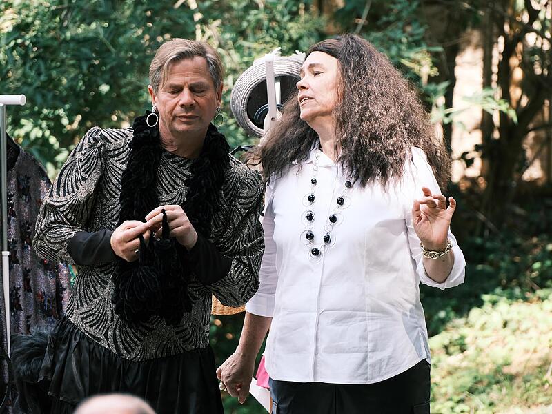 Auch 2ß24 tritt die Theatergruppe 2024 wieder auf die Schlossbühne Saaleck. Das Bild zeigt eine Probe für die Aufführung 2023. Auch 2ß24 tritt die Theatergruppe 2024 wieder auf die Schlossbühne Saaleck. Das Bild zeigt eine Probe für die Aufführung 2023.