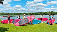 Schüler der Realschule probieren sich am Dechsendorfer Weiher im Stand-up-Paddling. Pure Water Schüler der Realschule probieren sich am Dechsendorfer Weiher im Stand-up-Paddling. Pure Water
