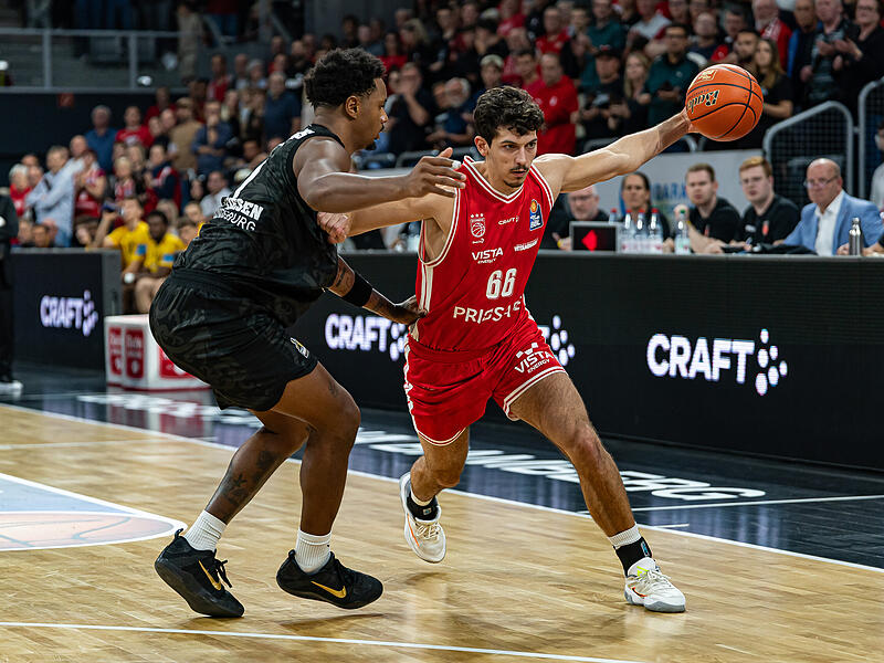 Yuval Hochstadter (mit Ball) legte einen beherzten Auftritt aufs Parkett.