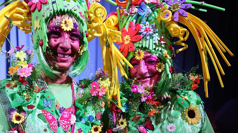 Der Pailettenstammtisch hat sich wieder einmal selbst übertroffen: „Maja auf der Blumenwiese“ lautete das Motto, das sich die Gruppe in diesem Jahr gegeben hat.
