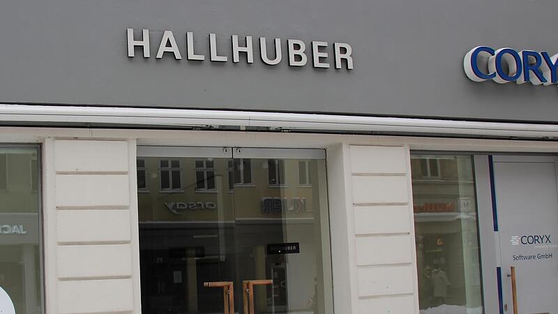 Hallhuber-Filialen wird es bald nicht mehr geben. Diese hier in Coburg hat bereits geschlossen. Ein Konzerngeschäft in Erlangen wird bald folgen. Hallhuber-Filialen wird es bald nicht mehr geben. Diese hier in Coburg hat bereits geschlossen. Ein Konzerngeschäft in Erlangen wird bald folgen.