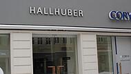 Hallhuber-Filialen wird es bald nicht mehr geben. Diese hier in Coburg hat bereits geschlossen. Ein Konzerngeschäft in Erlangen wird bald folgen.