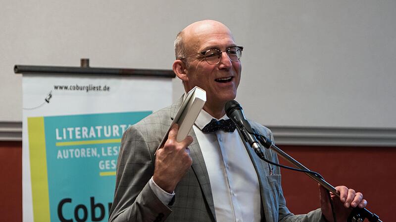 Ewald Arenz stellte seinen Roman &bdquo;Die Liebe an miesen Tagen&ldquo; beim Literaturfestival &bdquo;Coburg liest&ldquo; vor.