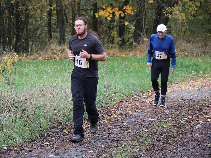 38. Frankenwaldlauf der LG LudwigschorgastTrotz nasskaltem Herbstwetter lie&szlig;en sich die Sportler den Spa&szlig;  beim 38. Frankenwaldlauf der LG Ludwigschorgast nicht vermiesen.