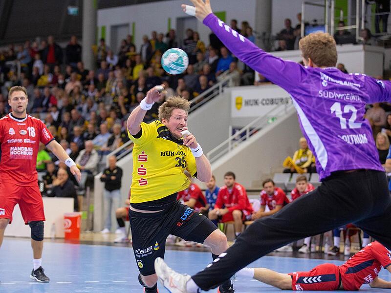 Der Ex-Coburger Konstantin Poltrum (re., hier gegen Jan Schäffer) führte Bietigheim zum Sieg. Der Ex-Coburger Konstantin Poltrum (re., hier gegen Jan Schäffer) führte Bietigheim zum Sieg.