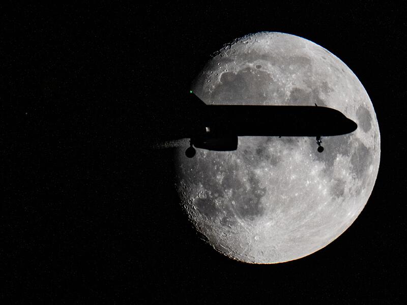 Am Mond vorbei