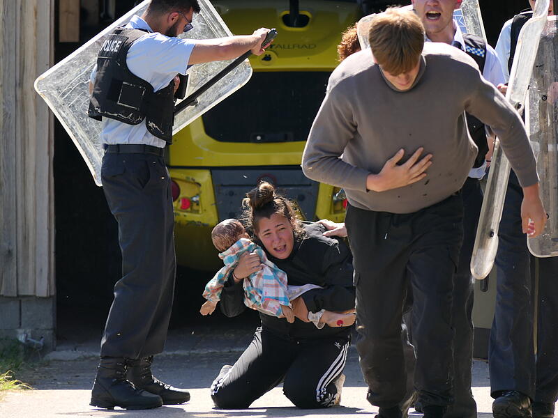 Die Übungen sollen so realistisch wie möglich sein. Die Übungen sollen so realistisch wie möglich sein.