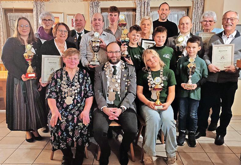 Gewinner und Geehrte des Vereins ZSG Germania 1900 Wiesenthau.