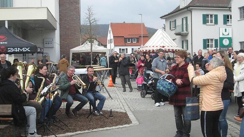 Auch die Musikkapelle Machtilshausen spielte auf.