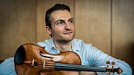 Konradin Seitzer ist der Solist in Prokofjews 1. Violinkonzert. Das Werk erklingt beim Sinfoniekonzert am 18. Dezember im Globe Coburg.