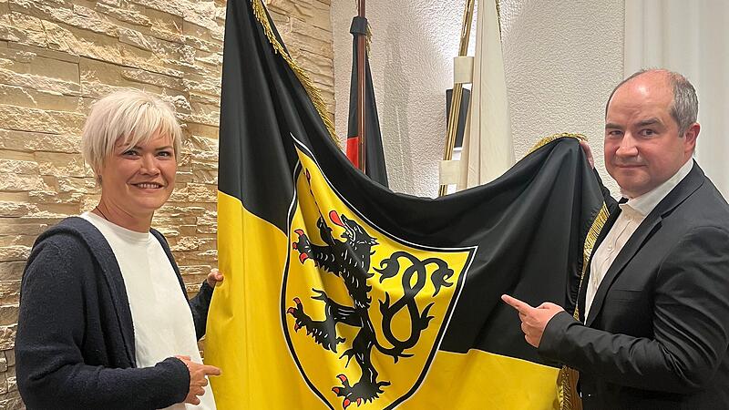 Nominierung bei der CSU in Neustadt bei Coburg: OB-Kandidat Dominik Heike mit Stadtr&auml;tin Vera Wei&szlig;brodt