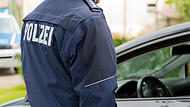 Bei einer Polizeikontrolle stellten Beamte fest, dass ein junger Autofahrer bekifft und ohne Führerschein unterwegs war. Polizeikontrolle, Kontrolle