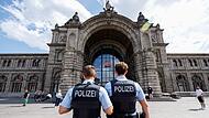 Polizisten am Nürnberger Hauptbahnhof Polizisten am Nürnberger Hauptbahnhof