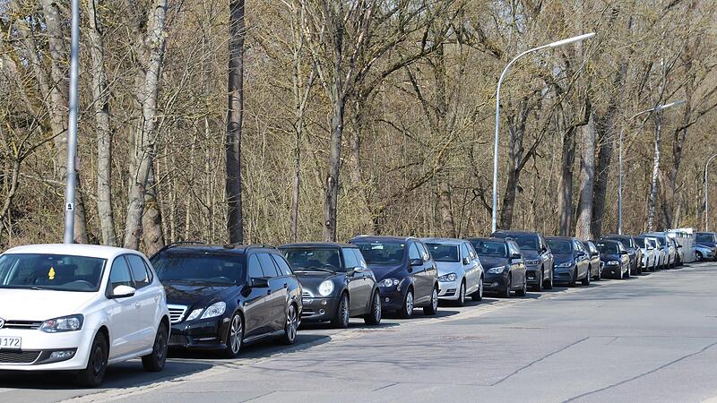 Kostenlos Parken in Coburg &ndash; hier: Uferstraße.