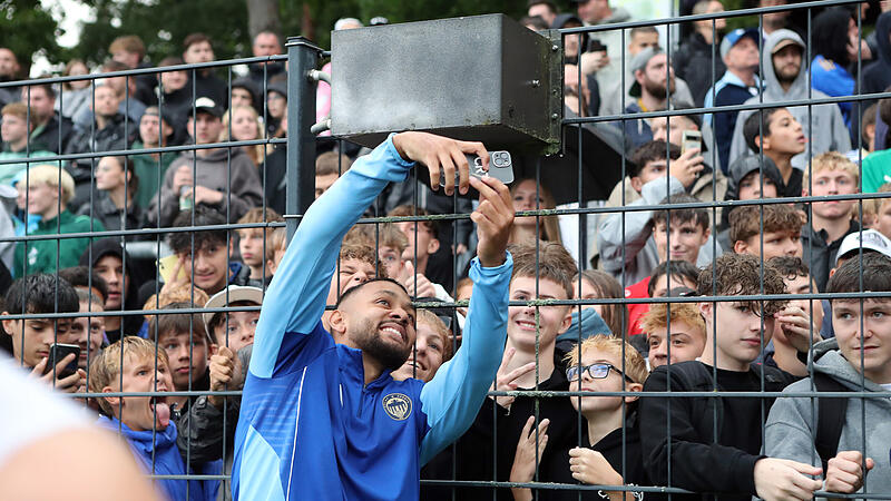 Der Influencer-Klub Delay Sports Berlin begeisterte in Bamberg. Was Fans und der Trainer der des FC Eintracht dazu sagt, seht ihr in unserem Video. Der Influencer-Klub Delay Sports Berlin begeisterte in Bamberg. Was Fans und der Trainer der des FC Eintracht dazu sagt, seht ihr in unserem Video.