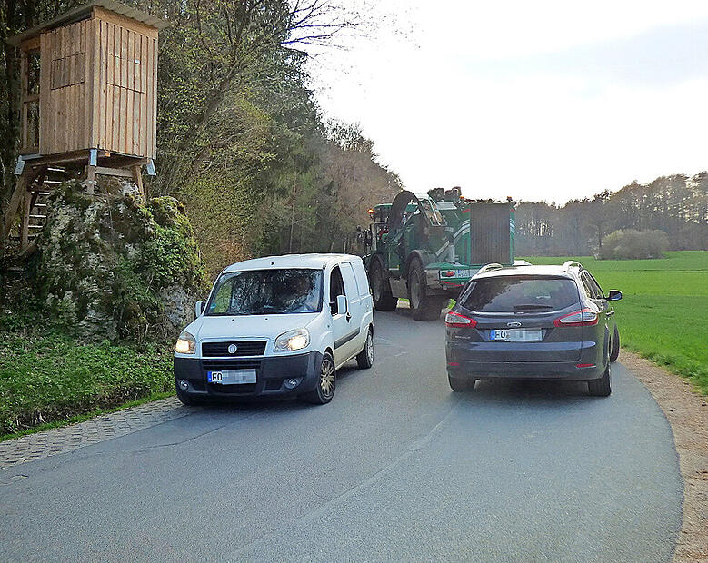 Im Finsterweg wird es eng, zumal, wenn gr&ouml;&szlig;ere Fahrzeuge kommen.Forchheim & Fr&auml;nkische Schweiz