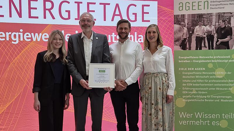 Auszeichnung f&uuml;r das Team Klimanetzwerke der &Uuml;Z Mainfranken (von links): Sina Nolte, J&uuml;rgen Kriegbaum, Benjamin Gesslein, Christina D&uuml;ll.