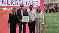 Auszeichnung für das Team Klimanetzwerke der ÜZ Mainfranken (von links): Sina Nolte, Jürgen Kriegbaum, Benjamin Gesslein, Christina Düll.