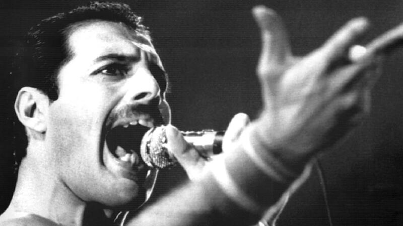Freddie Mercury bei einem Auftritt im September 1984