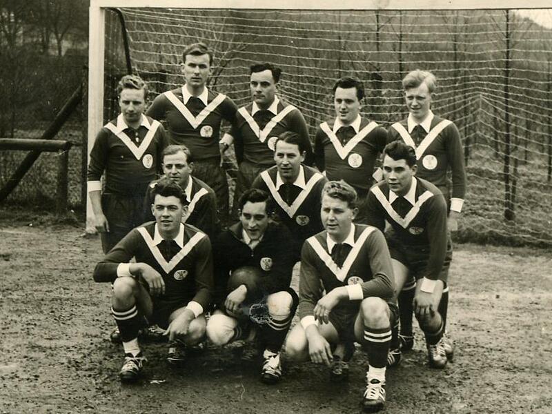 Die erste Mannschaft des VfB Rupboden: (stehend von links) Adam Reusch, Erwin Bohn, Willi Baumgartner, Franz Rubi, Ernst Schäfer, (Mitte von links) Peter Kuckert, Willi Riemey, Erich Günther, (vorne von links) Erhard Bohn, Angelus Ankert, Friedl Götzelmann. Foto: VfB Die erste Mannschaft des VfB Rupboden: (stehend von links) Adam Reusch, Erwin Bohn, Willi Baumgartner, Franz Rubi, Ernst Schäfer, (Mitte von links) Peter Kuckert, Willi Riemey, Erich Günther, (vorne von links) Erhard Bohn, Angelus Ankert, Friedl Götzelmann. Foto: VfB