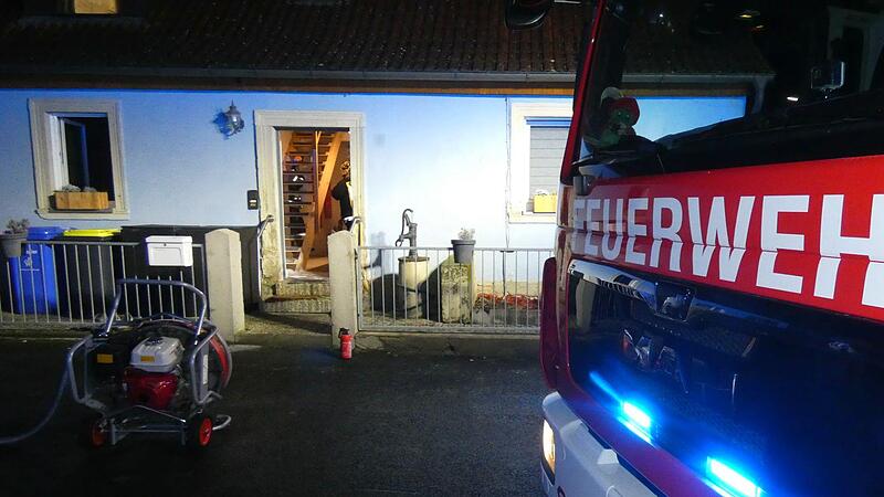 In diesem Wohnhaus in Wonfurt brannte am Samstag gegen 1.45 Uhr ein E-Scooter, dessen Akku gerade aufgeladen wurde. In diesem Wohnhaus in Wonfurt brannte am Samstag gegen 1.45 Uhr ein E-Scooter, dessen Akku gerade aufgeladen wurde.