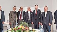 Bei der Unterzeichnung der Charta (von links): Münnerstadts Bürgermeister Michael Kastl, Schweinfurts OB Sebastian Remelé, Dr. Johannes Mühler (Vorsitzender des Hospizvereins Schweinfurt), Rhön-Grabfelds stellvertretender Landrat Bruno Altrichter,...