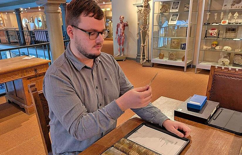 Tim Goldmann sieht die Verantwortung für die Aufarbeitung der Präparat-Geschichte beim Institut für Anatomie und der Universität Erlangen. Tim Goldmann sieht die Verantwortung für die Aufarbeitung der Präparat-Geschichte beim Institut für Anatomie und der Universität Erlangen.