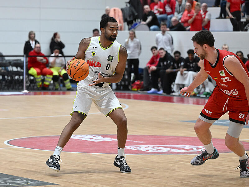 Sport Basketball 2. Bundesliga PROA Saison 2025 / 2026  26. Spieltag  am Montag  09.03.2026  Spielbeginn 19.30 h Spielort  Magdeburg Wolfgang-Lakenmacher-HalleAn der Steinkuhle 4  SBB Baskets Wolmirstedt gegen  BBC Bayreuth  Halbzeitergebnis  44:39 Endst