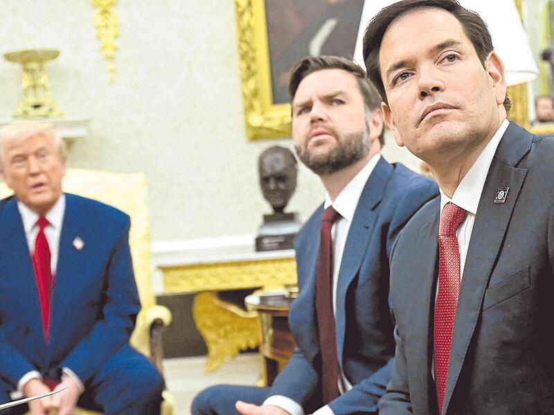 Zwei, die sich in Loyalit&auml;t gegen&uuml;ber Donald Trump gegenseitig &uuml;berbieten: US-Au&szlig;enminister Marco Rubio (rechts)und Vizepr&auml;sident JD Vance (Mitte).