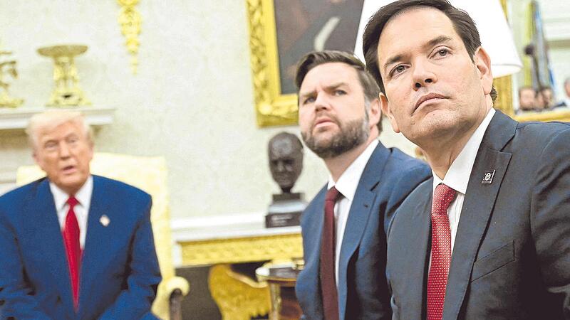 Zwei, die sich in Loyalit&auml;t gegen&uuml;ber Donald Trump gegenseitig &uuml;berbieten: US-Au&szlig;enminister Marco Rubio (rechts)und Vizepr&auml;sident JD Vance (Mitte).