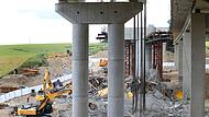 Aufr&auml;umarbeiten an eingest&uuml;rzter Br&uuml;cke