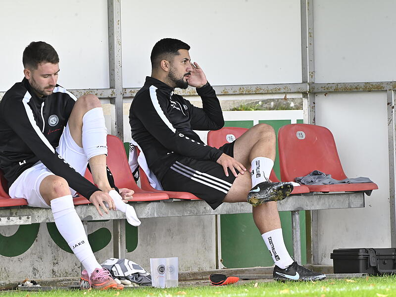 Der Ebersdorfer Co-Trainer Ertan Sener (rechts) warnt vor dem Schlusslicht Röllbach. Der Ebersdorfer Co-Trainer Ertan Sener (rechts) warnt vor dem Schlusslicht Röllbach.