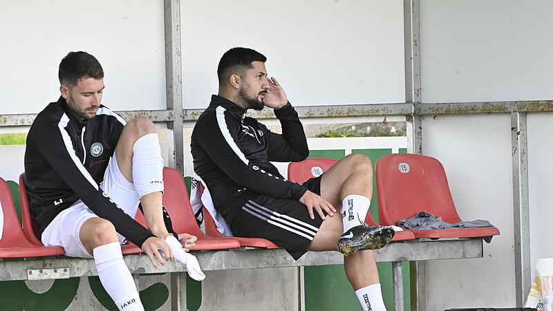 Der Ebersdorfer Co-Trainer Ertan Sener (rechts) warnt vor dem Schlusslicht R&ouml;llbach.