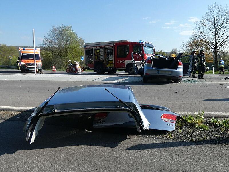 Ein schweren Zusammenstoß zweier Fahrzeuge gab es  am Donnerstag auf der Staatsstraße 2447 (ehemalige B26) in Höhe von Eltmann-Eschenbach.