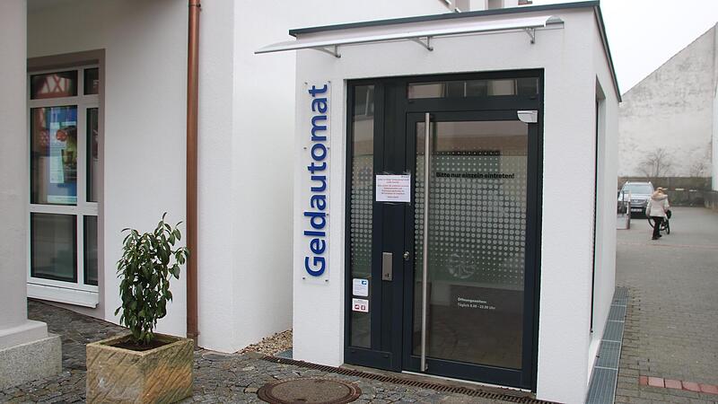 In diesem von der Filiale abgetrennten Pavillon befindet sich nun der Geldautomat. Diese Lösung soll im Fall einer erneuten Sprengung den Schaden geringer halten als im Juni 2020.