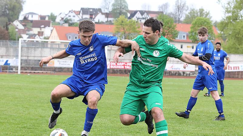 Zur Halbzeit noch mit 1:2 in Rückstand gelegen, am Ende aber mit 4:2 gewonnen: Der TSV Hirschaid um Fabian Nögel (l.) hat seine starke Form auch gegen den SC Kemmern und Daniel Seelmann bewiesen. Zur Halbzeit noch mit 1:2 in Rückstand gelegen, am Ende aber mit 4:2 gewonnen: Der TSV Hirschaid um Fabian Nögel (l.) hat seine starke Form auch gegen den SC Kemmern und Daniel Seelmann bewiesen.