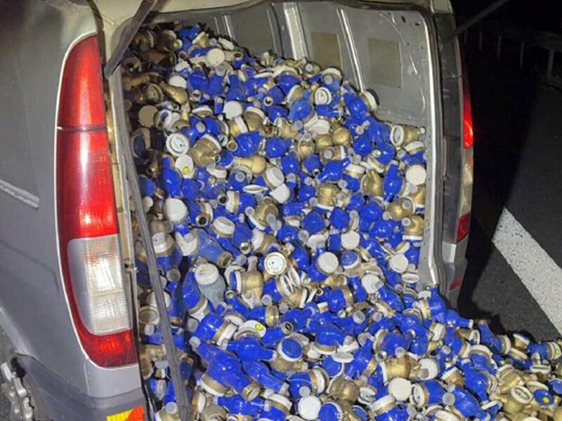 Mit Diebesgut beladenes Auto bleibt auf A3 bei Erlangen liegen