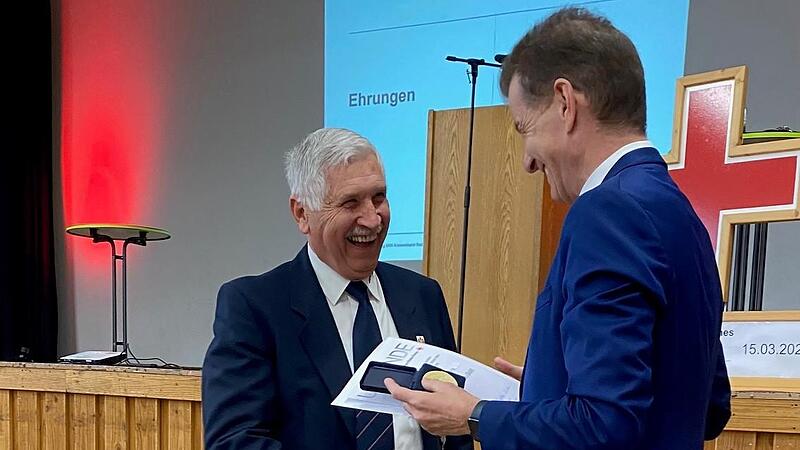 Ehrung Herbert Kolb (links)