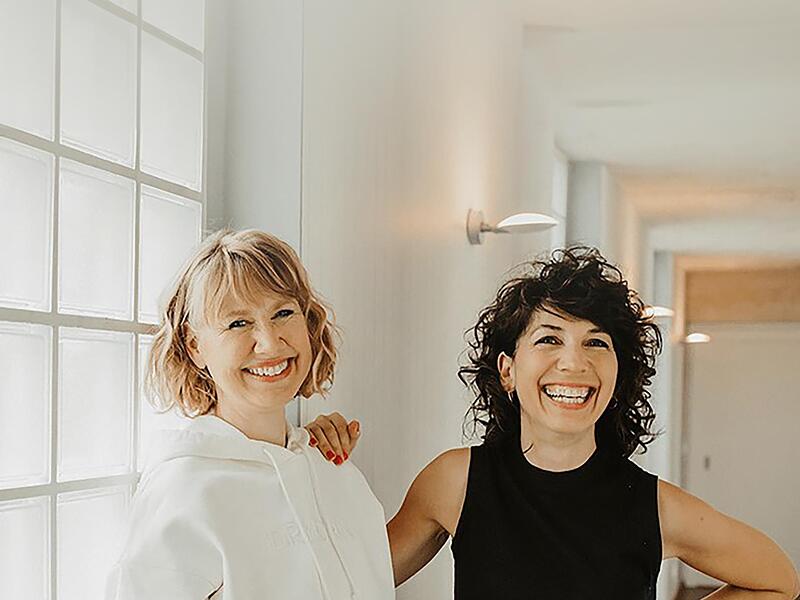 Sie wollen Frauen stark machen: Christina Hauptmann (links) und Senta Steinhauser von &bdquo;schoen.frau&ldquo;.