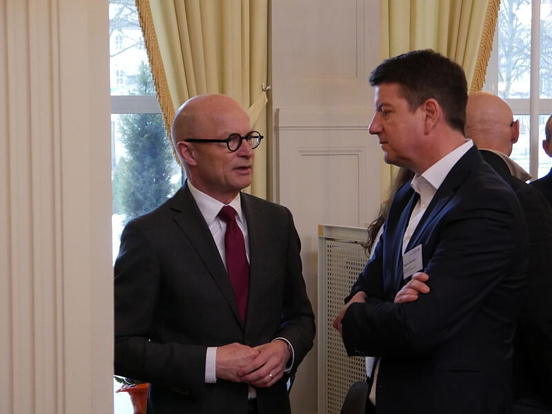 Prof. Dr. Ulrich Reuter (Pr&auml;sident des Deutschen Sparkassen- und Giroverbands) im Gespr&auml;ch