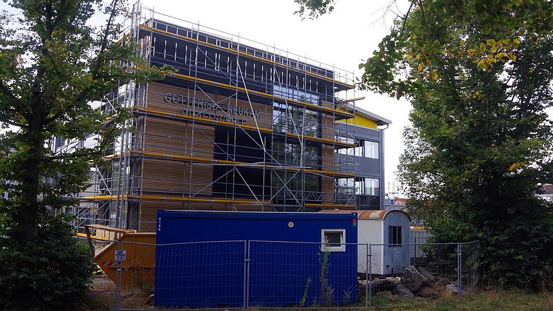 Einmal mehr wurde bei der B&uuml;rgerversammlung eine Namens&auml;nderung der Gottfried-Neukam-Schule angeregt.