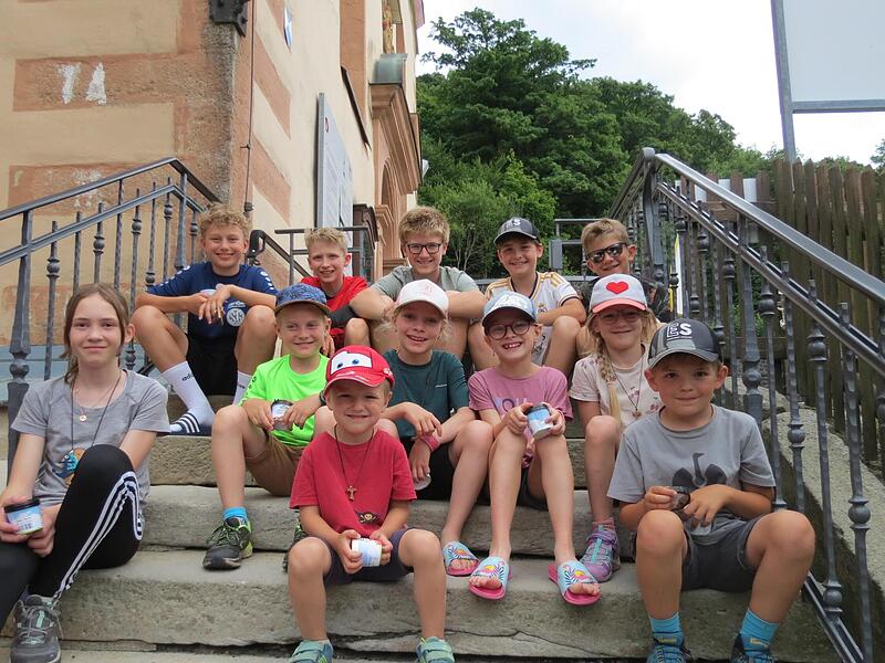 Viele Kinder gingen diesmal die über 30 Kilometer lange Wegstrecke mit. Für ihre Strapazen wurden sie mit einem Eis belohnt.