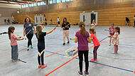 &Uuml;bungen mit den Devil Sticks f&uuml;r den Auftritt in Adelsdorf.