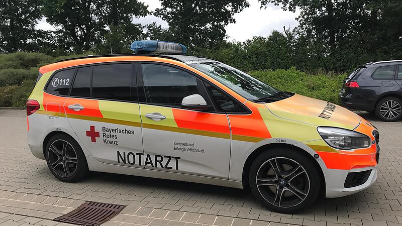 Das Notarzteinsatzfahrzeug der BRK-Rettungswache in H&ouml;chstadt hat nach f&uuml;nf Einsatzjahren &uuml;ber 300.000 Kilometer abgespult. Bald kommt Ersatz.